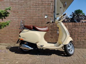 Vespa LXV Sienna (25 of 45km)